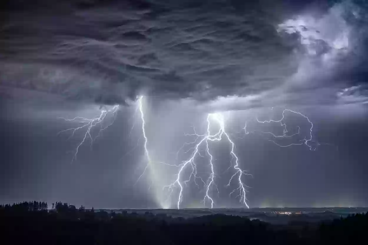 حالة الطقس اليوم الأحد ضباب وغيوم وأمطار شديدة