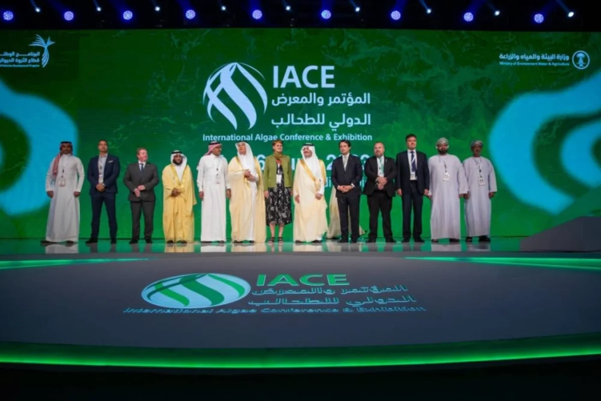 امير الشرقية في المؤتمر والمعرض الدولي للطحالب