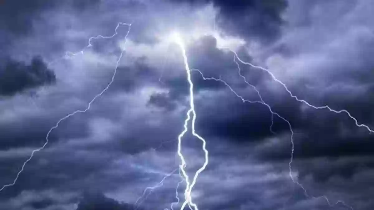 غيوم جزئية وسحب رعدية