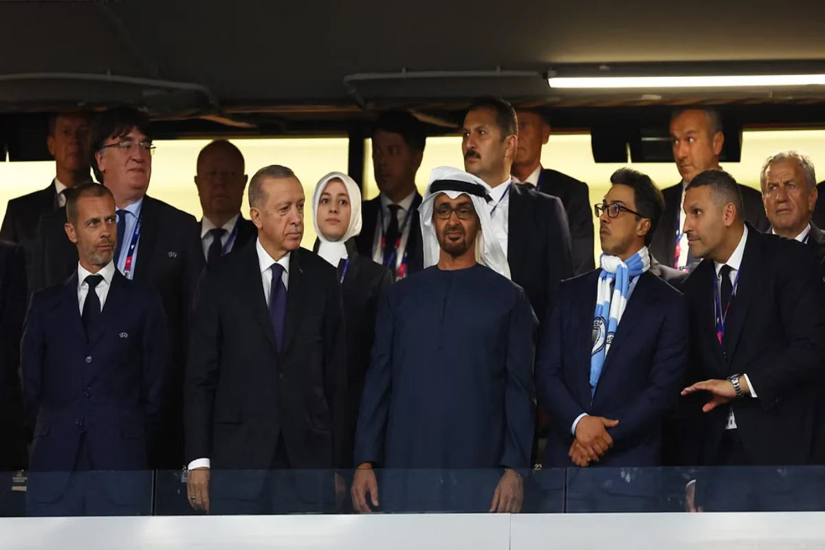 حضور الشيخ زايد لنهائي دوري الابطال باسطنبول