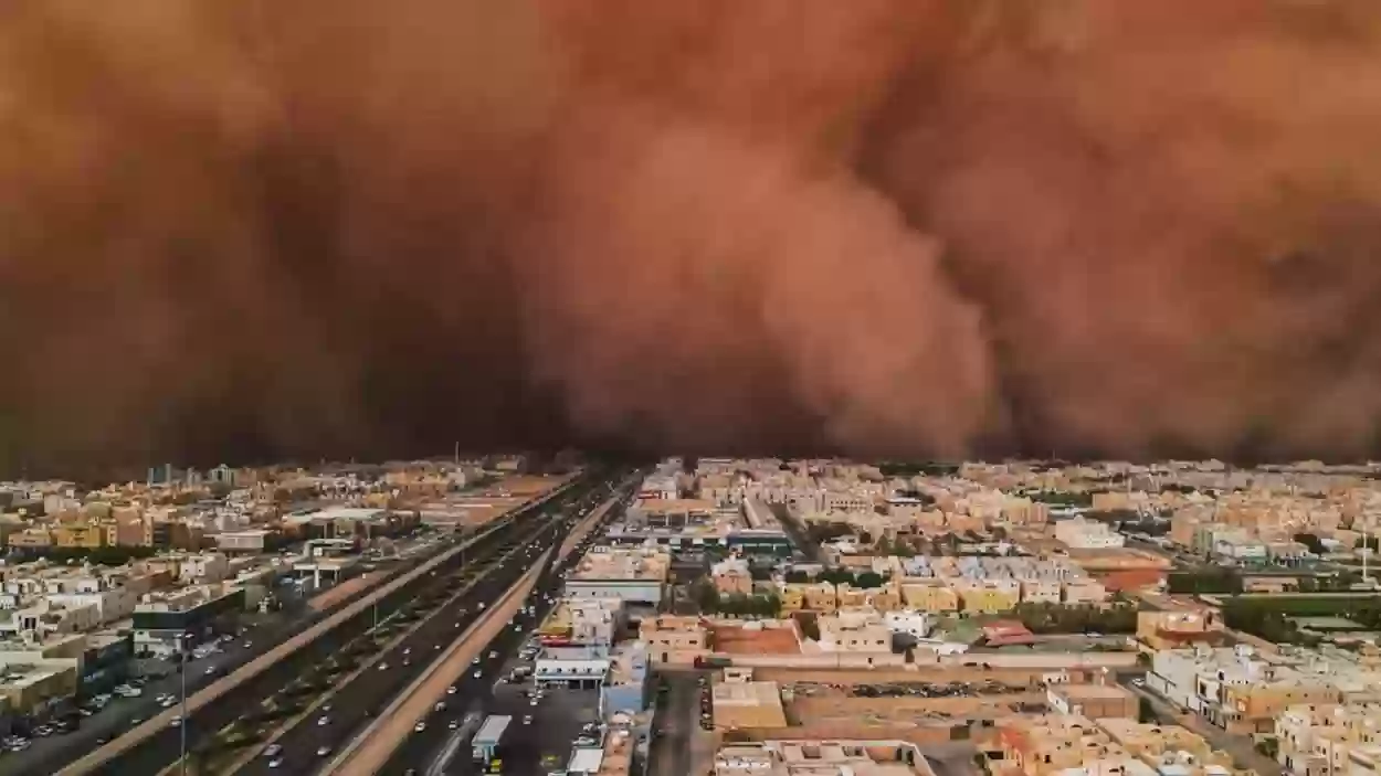 الطقس معتدل على هذه المناطق وأمطار رعدية غزيرة
