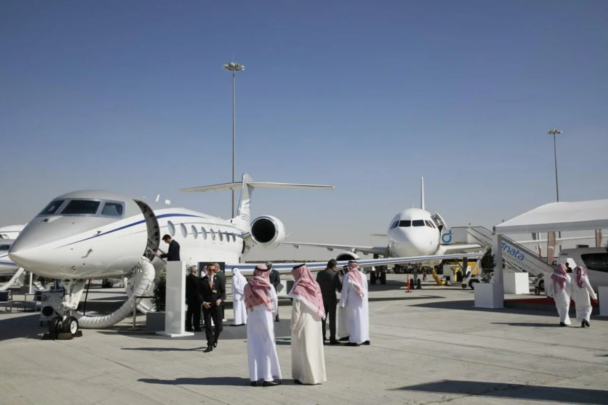 الطيران الاماراتي يحلق عالياً
