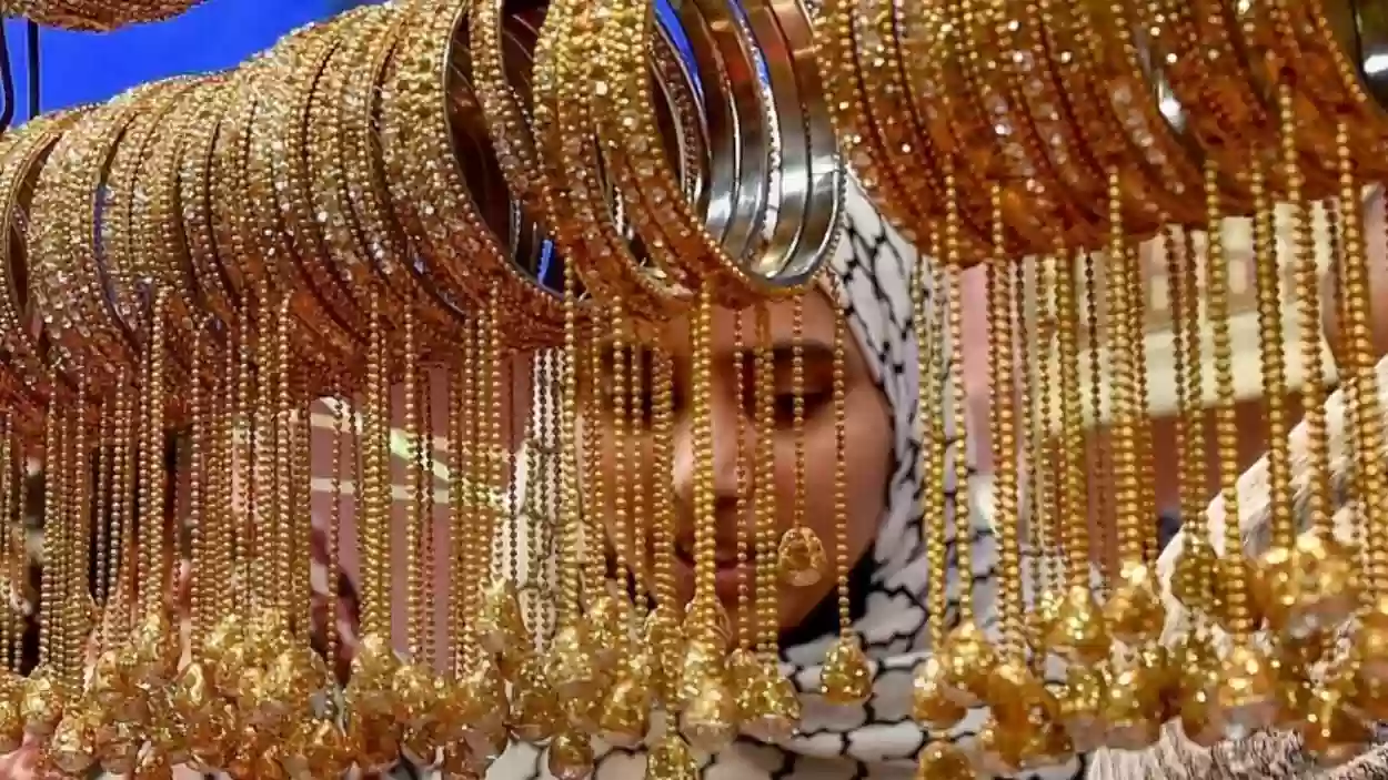 انهيار الذهب مع بداية تعاملات يوم الخميس في البحرين.. 13 دينار!!