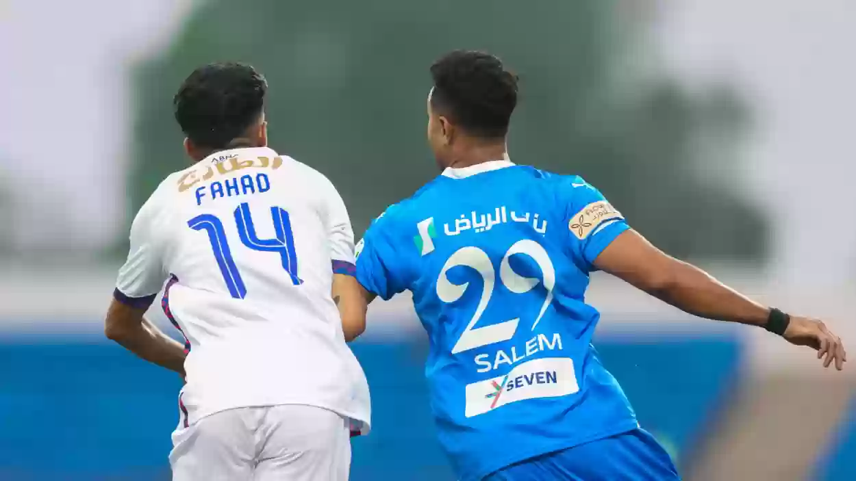 نجم أبها يقصف مرمى الهلال السعودي بذكريات هدفه ضد الأهلي المصري