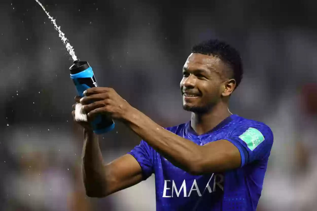 البليهي يغطي على مستواه الرديء مع الهلال السعودي بأفعال خايسة