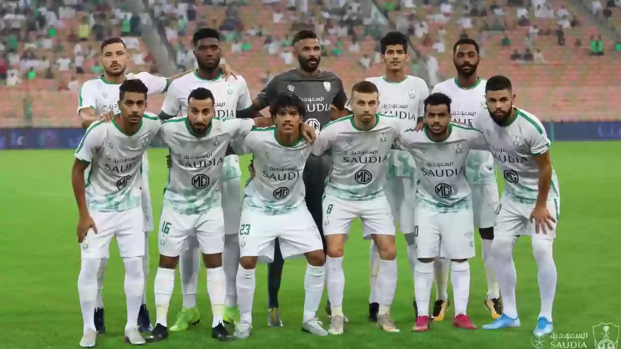 الأهلي السعودي يستغني عن سُباعي نجوم الفريق