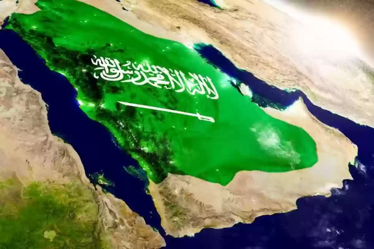 كم تبلغ مساحة السعودية وكم عدد سكانها