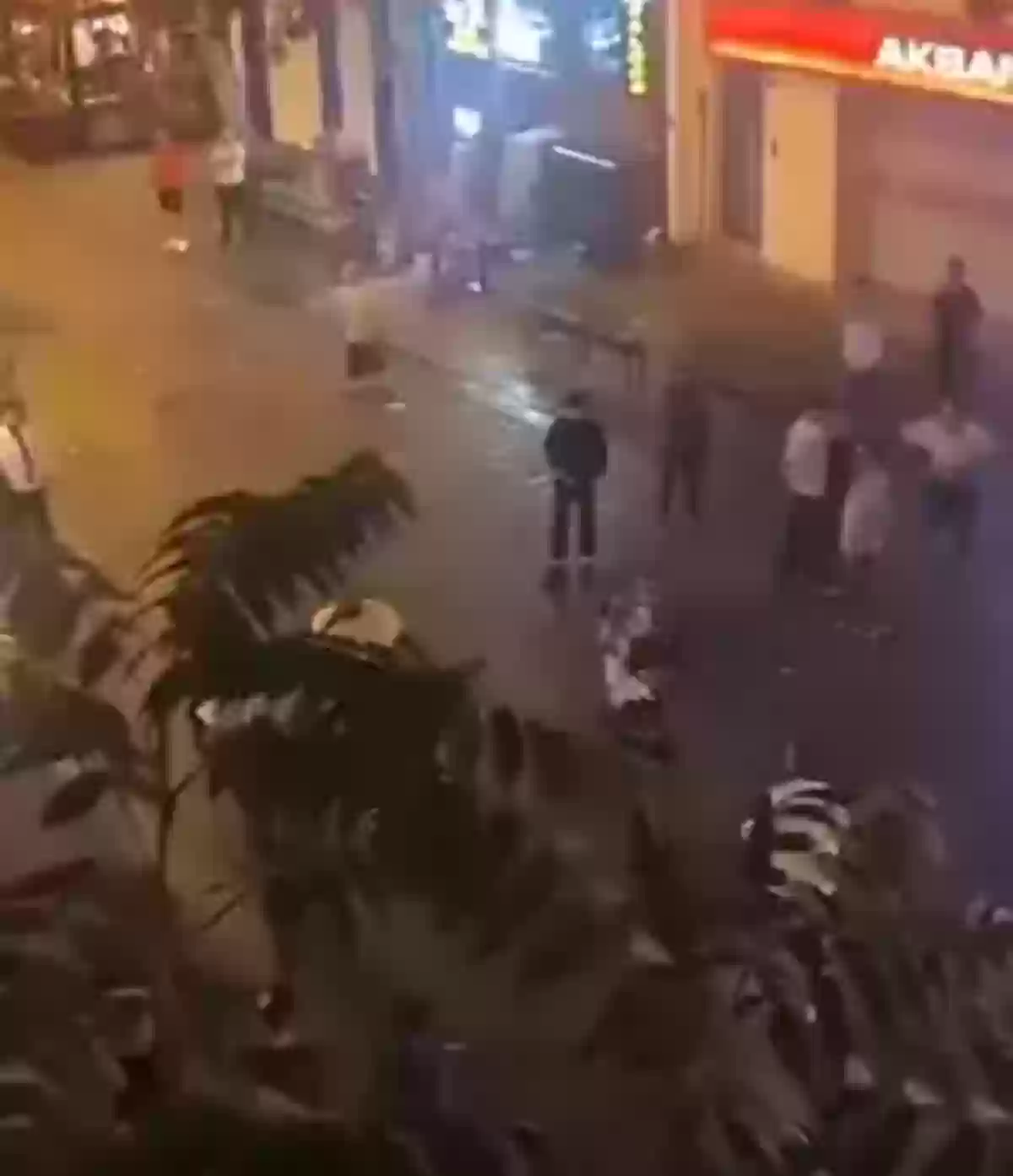 تركي يعتدي على مواطن خليجي