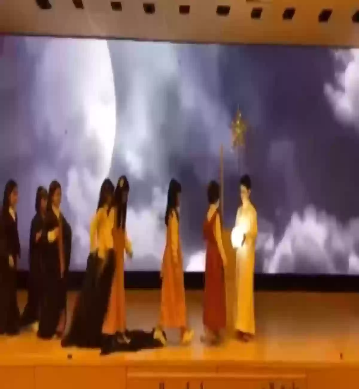 طالبات سعوديات خلعن الحجاب