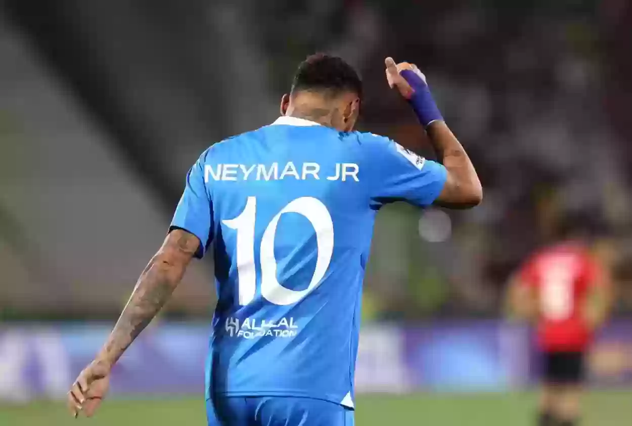 المصائب تصب فوق رأس لاعب الهلال السعودي